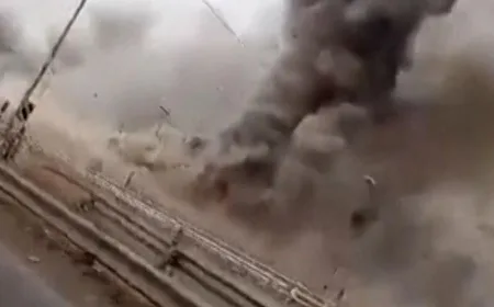 Kepulan Asap Membubung di Langit Ahvaz Iran Usai Serangan Rudal Israel