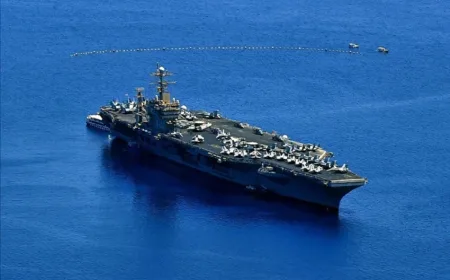 IRGC Iran Klaim Kapal Induk USS Abraham Lincoln Rusak Parah Diserang Rudal dan Drone