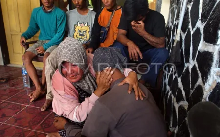 Penanganan Lima Nelayan Korban Kecelakaan Laut di Trenggalek Berhasil Diselamatkan