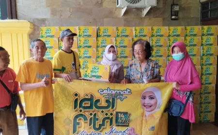 Kader Partai Golkar Bagikan 5.000 Bingkisan Lebaran untuk Warga Surabaya dan Sidoarjo