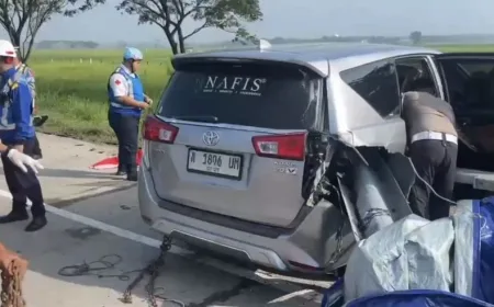 Kecelakaan Minibus di Tol Ngawi-Solo: 1 Pemudik Tewas, 7 Luka-luka