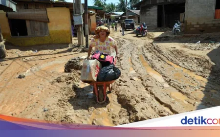 Warga Tapanuli Tengah Kembali Beraktivitas Usai Banjir Susulan 15 Maret
