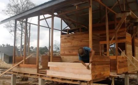 Kreativitas Warga Desa Garoga Olah Kayu Bekas Banjir Jadi Hunian Sementara