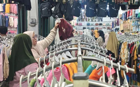 Belanja Pakaian Baru Jadi Cara Penyintas Banjir Aceh Timur Sambut Lebaran