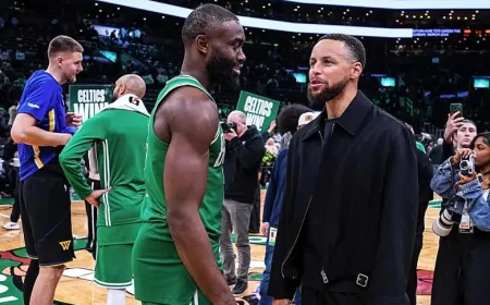 Steve Kerr Tegaskan Stephen Curry Tetap Bermain Meski Cedera