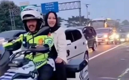 Pemudik Panik Tertinggal di Tol Cipali, Akhirnya Diantar Polisi Bertemu Keluarga