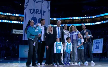 Jersei Dell Curry Nomor 30 Dihormati dengan Penghentian di Langit-langit Arena Hornets