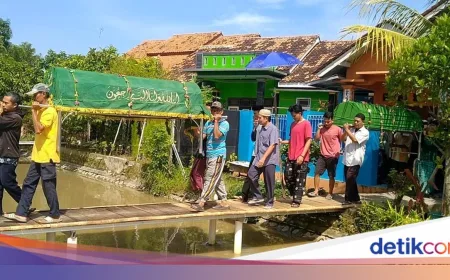 Sekeluarga Korban Kecelakaan Tol Tegal Dimakamkan Satu Liang Lahad di Pemalang