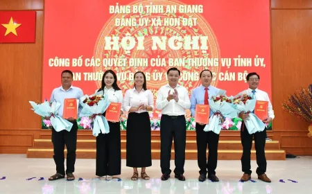 Pertemuan Komite Partai Komune Hon Dat Bahas Kepegawaian dan Evaluasi Kuartal I 2026