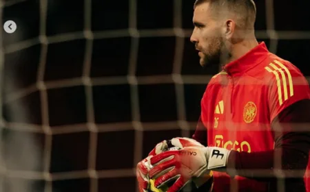 Oscar Garcia Diminta Maksimalkan Potensi Kiper Timnas Indonesia Maarten Paes di Ajax