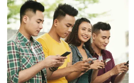 Hindari Larangan Total Media Sosial pada Remaja, Psikolog Kenalkan Metode KREASI