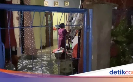 Banjir Setu Pedongkelan Depok Meluap, Permukiman Terendam dan Akses Terputus