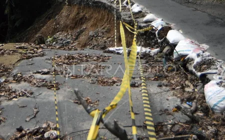 Jalan Longsor di Kelok 44 Agam: Akses Wisata Danau Maninjau Terhambat
