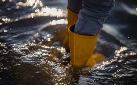 Tips Penting Lindungi Diri Saat Banjir Tiba-tiba di Momen Lebaran