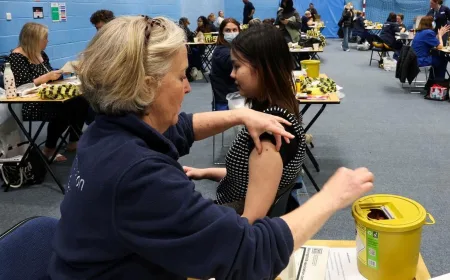 Kasus Meningitis di Inggris Meningkat, Ratusan Anak Muda Berebut Vaksinasi