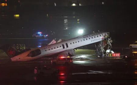 Pesawat Air Canada Tabrak Truk di Bandara New York Bawa Rombongan Yahudi Ortodoks