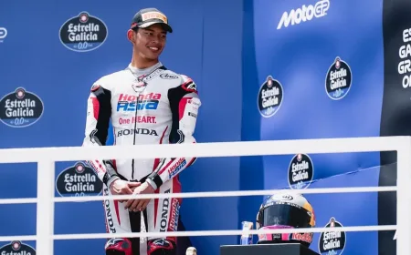 Veda Ega Pratama Hindari Siraman Sampanye di Podium Moto3 Brasil 2026