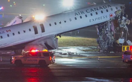 Pesawat Air Canada Tabrak Truk Pemadam di Bandara LaGuardia, Pilot dan Kopilot Tewas