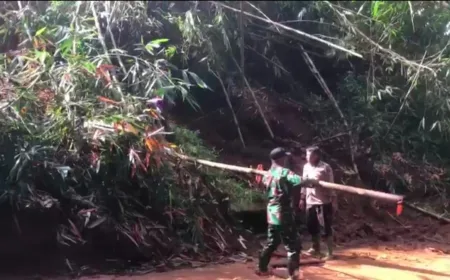 Hujan Deras Picu Longsor Parah, Jalan Garut–Sumedang Ditutup Total