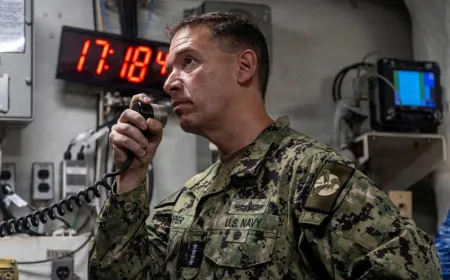 Komandan CENTCOM AS Minta Rakyat Iran Tetap di Rumah Jelang Potensi Serangan