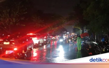 Banjir Terjang Jalur Pantura Pasuruan, Lalu Lintas Lumpuh Total Malam Ini
