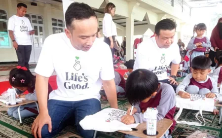 LG Lebaran Sehat Salurkan 1.000 Paket Makanan dan Layanan Kesehatan Pasca Longsor Pasirlangu