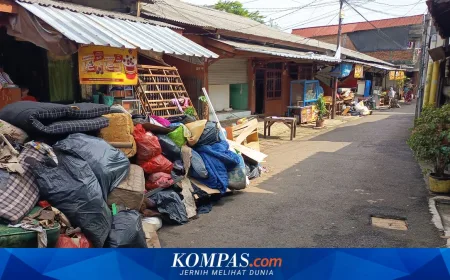 Keluhan Warga Ciracas soal Sampah Tak Kunjung Diangkut Usai Banjir 1,5 Meter