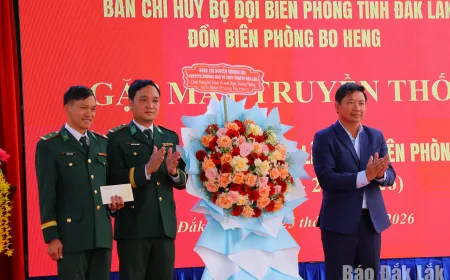 Pos Penjaga Perbatasan Bo Heng Rayakan Hari Jadi ke-45 dengan Upacara Khidmat