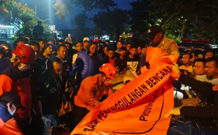 Warga Surabaya Meninggal Usai Sedan Tabrak Truk Boks di Juanda Sidoarjo