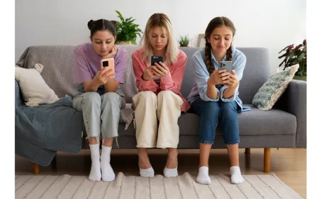 Dahaga Gen Alpha pada Media Sosial: Identitas, Dopamin, dan Pengakuan Digital