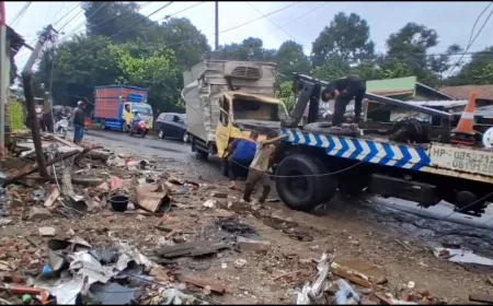 Truk Boks Tabrak Warung di Subang, 1 Orang Tewas dan 2 Luka-luka