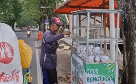 Kita Berbagi Sosial Bagikan Puluhan Nasi Bungkus Tujuan Akhirat di Sumenep