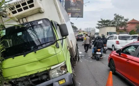 Truk Boks Oleng di Jalur Nagreg Tabrak Pejalan Kaki, 1 Tewas