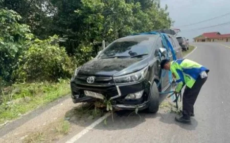 Polsek Merlung dan Satlantas Tanjab Barat Sigap Tangani Kecelakaan Tunggal di Jalintim