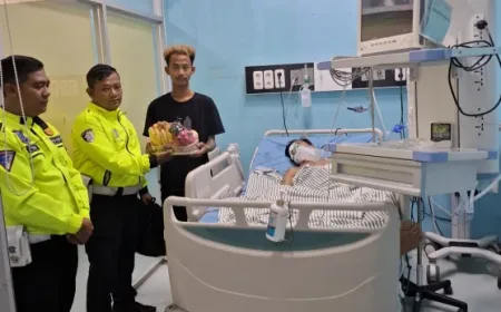 Satlantas Majalengka Berikan Tali Asih untuk Korban Kecelakaan Maut Elf