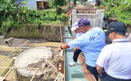 Banjir Bandang Hantam Jembatan Cijemit Kuningan, Proyek Tetap Dilanjutkan