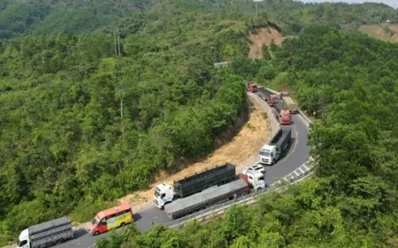 Risiko Kecelakaan Tinggi di Jalan Raya Nasional 49 dengan Tikungan Berbahaya dan Truk Berat