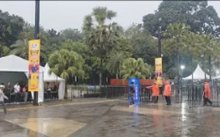 Hujan Deras Hantam, SUGBK Masih Sepi Suporter Jelang Final Timnas Indonesia vs Bulgaria