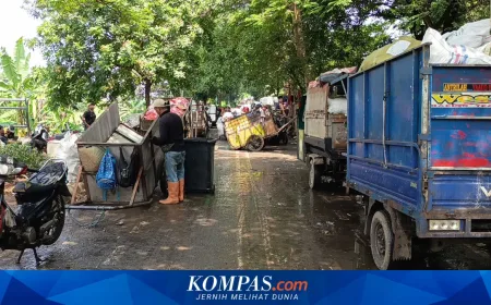 Imbas Longsor Bantargebang, Petugas Kebersihan Antre Lama Buang Sampah di Jatinegara