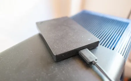 Saham Memori, Optik, dan Konstruksi AI Terjun Bebas Saat Saham SaaS Bangkit Kembali