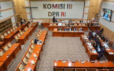 Komisi III DPR Bahas Perkembangan Kasus Penyiraman Air Keras Andrie Yunus