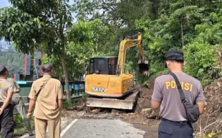 Longsor di Ponorogo Tutup Akses Wisata Telaga Ngebel, Hujan Deras Jadi Penyebab Utama