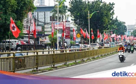 Bendera Partai Memenuhi Tebet: Penertiban untuk Jaga Estetika Kota Mendesak