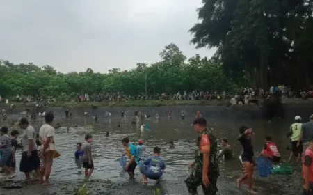 Antisipasi Banjir dan Dorong Perekonomian, Aparat dan Warga Tekung Lumajang Bersinergi