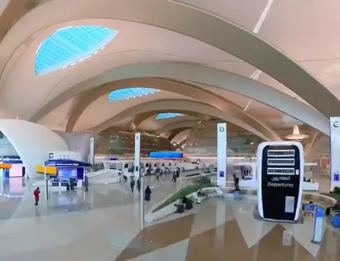 Timur Tengah Mencekam, Puluhan Jamaah Umrah RI Tertahan di Abu Dhabi