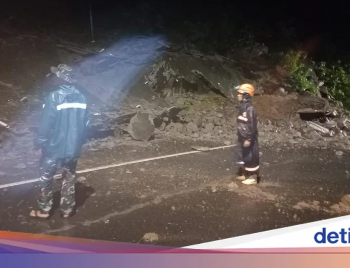 Longsor Tutup Jalur Penghubung Gunungkidul-Klaten, Jalan Ditutup Total