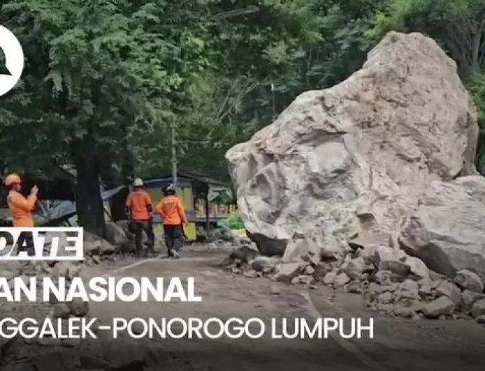 Longsor Batu Besar Tutup Jalan Nasional Trenggalek-Ponorogo, Akses Terhenti Total