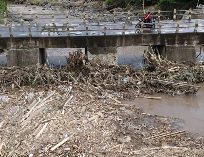 Dampak Banjir Lahar Dingin Merapi: Jalan Longsor dan Jembatan Rusak di Magelang