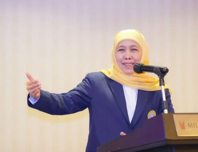 Khofifah Perkuat Jejaring Alumni Unair dan Tingkatkan Kesalehan Sosial
