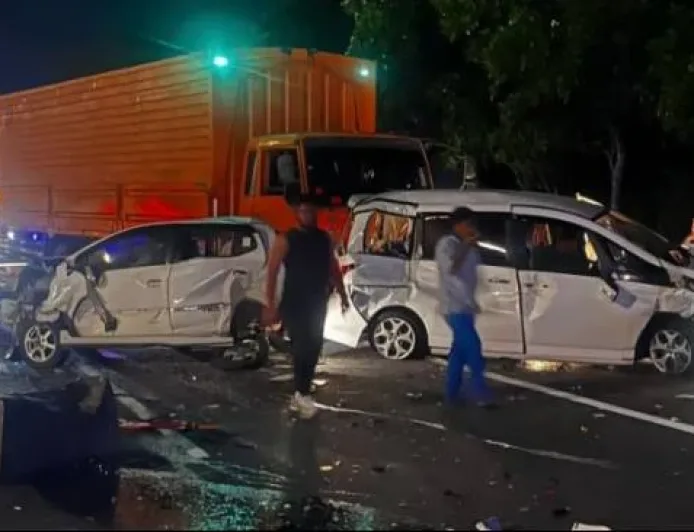 Tabrakan Beruntun di Tol Cipularang Libatkan 10 Kendaraan, 2 Tewas